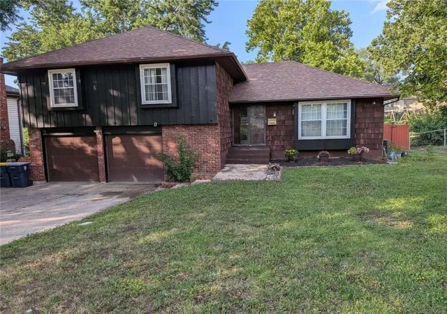 Photo 1 of Single family home for sale at 10709 Beacon Ave, Kansas City, MO 64124 | MLS# 2632444 | Listing updated on 2026-09-05