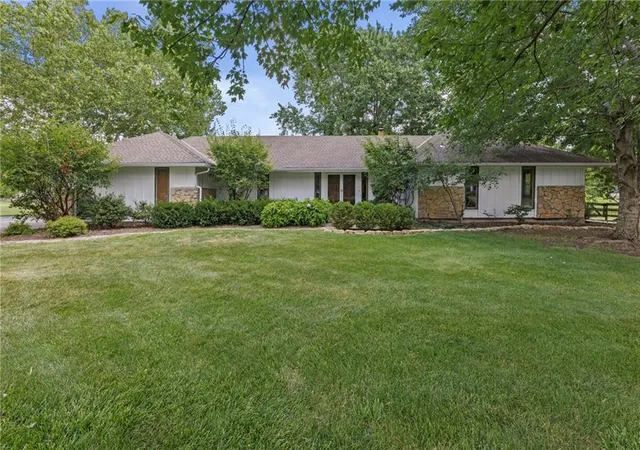 1st image of 15005 S Rosehill Rd, Olathe, KS 66062 | MLS# 2632466