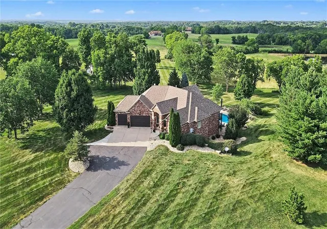 Photo 1 of Single family home for sale at 4808 Northeast 137th St, Smithville, MO 64089 | MLS# 2632469 | Listing updated on 2026-09-02