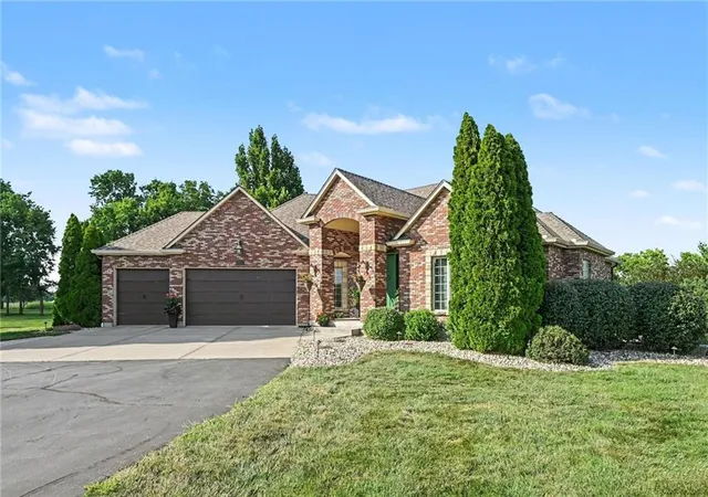 Photo 4 of Single family home for sale at 4808 Northeast 137th St, Smithville, MO 64089 | MLS# 2632469 | Listing updated on 2026-09-02