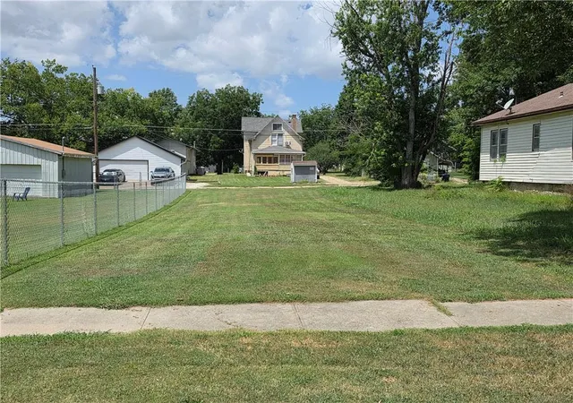1st image of 409 S 9th St, Independence, KS 67301 | MLS# 2632472