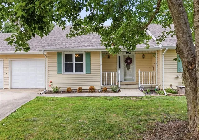 Photo 3 of Single family home for sale at 402 E 16th Street Cir, Kearney, MO 64060 | MLS# 2632475 | Listing updated on 2026-10-08