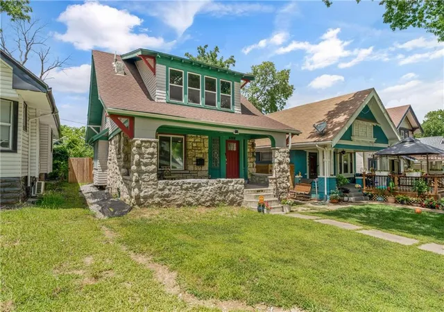 Photo 3 of Single family home for sale at 4008 S Benton Ave, Kansas City, MO 64130 | MLS# 2632488 | Listing updated on 2026-07-27