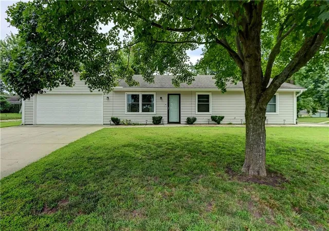2nd image of 902 Birch St, Eudora, KS 66025 | MLS# 2632494