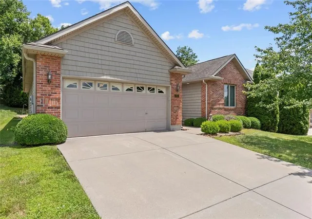 Photo 2 of Single family home for sale at 3355 S Wood Ave, Blue Springs, MO 64015 | MLS# 2632496 | Listing updated on 2026-10-07