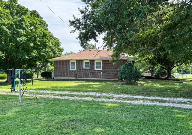 2nd image of 22217 S Victory Rd, Spring Hill, KS 66083 | MLS# 2632507