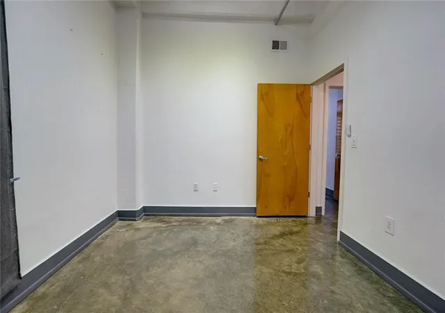 Photo 18 of Condo for sale at 3001 Gillham Rd #102, Kansas City, MO 64108 | MLS# 2632516 | Listing updated on 2026-07-29