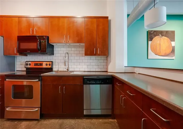 Photo 2 of Condo for sale at 3001 Gillham Rd #102, Kansas City, MO 64108 | MLS# 2632516 | Listing updated on 2026-07-29
