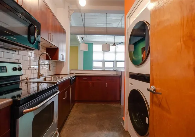 Photo 3 of Condo for sale at 3001 Gillham Rd #102, Kansas City, MO 64108 | MLS# 2632516 | Listing updated on 2026-07-29