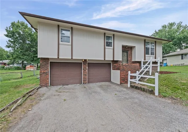 2nd image of 407 Sellers Pl, Lathrop, MO 64465 | MLS# 2632520