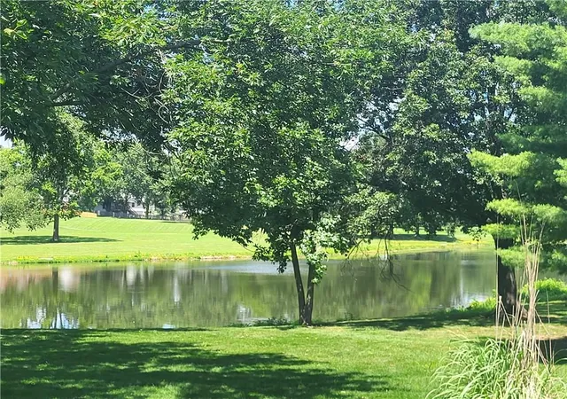 Photo 2 of Single family home for sale at 822 Sw Lighthouse Point, Lees Summit, MO 64082 | MLS# 2632522 | Listing updated on 2026-08-13