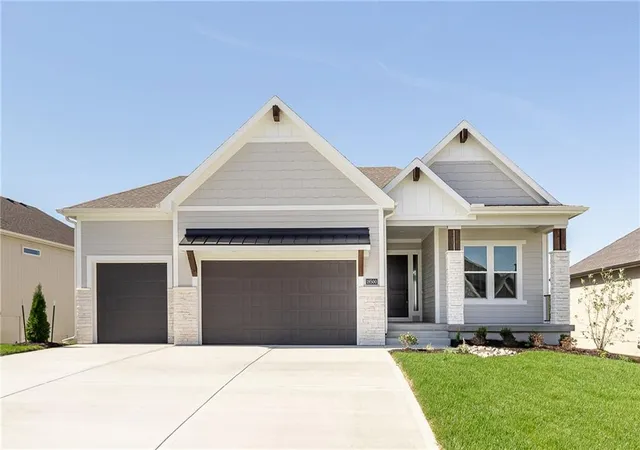 Single family home for sale at 18500 Pawnee Ln, Overland Park, KS 66085 | MLS# 2632525