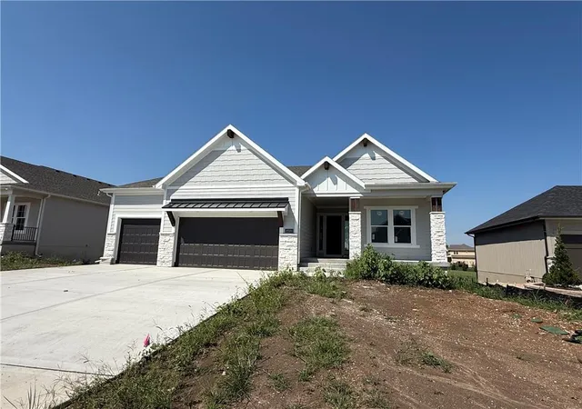 Photo 3 of Single family home for sale at 18500 Pawnee Ln, Overland Park, KS 66085 | MLS# 2632525 | Listing updated on 2026-10-07