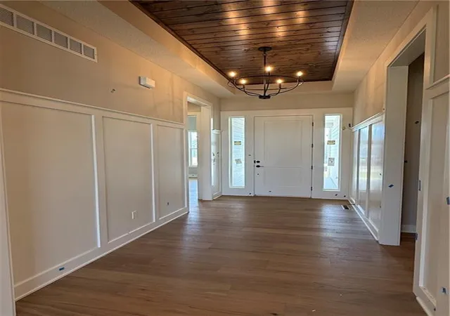 Photo 4 of Single family home for sale at 18500 Pawnee Ln, Overland Park, KS 66085 | MLS# 2632525 | Listing updated on 2026-10-07