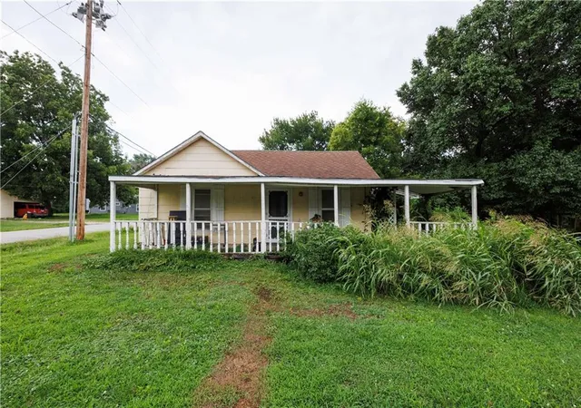 2nd image of 1420 N 4th St, Neodesha, KS 66757 | MLS# 2632526