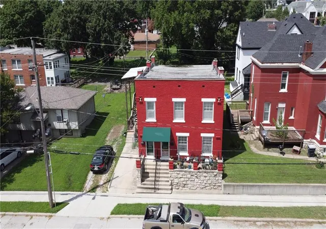 Listing Photo 4 - Condo for sale in building located at 2312 E 13th St, Kansas City, MO 64127