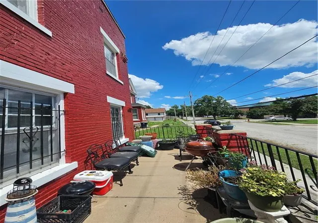 Listing Photo 5 - Condo for sale in building located at 2312 E 13th St, Kansas City, MO 64127
