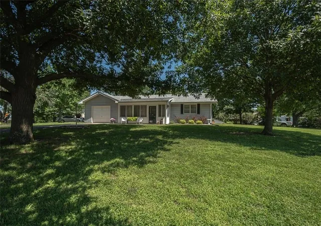 2nd image of 400 Kansa Dr, Ozawkie, KS 66070 | MLS# 2632531