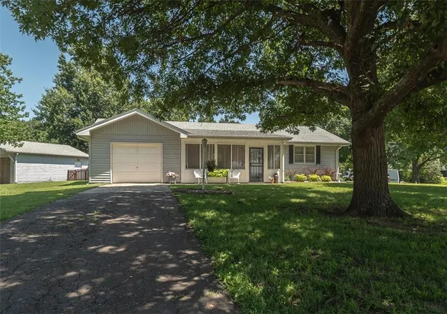 3rd image of 400 Kansa Dr, Ozawkie, KS 66070 | MLS# 2632531