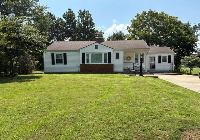 1st image of 2405 E Mechanic St, Harrisonville, MO 64701 | MLS# 2632532
