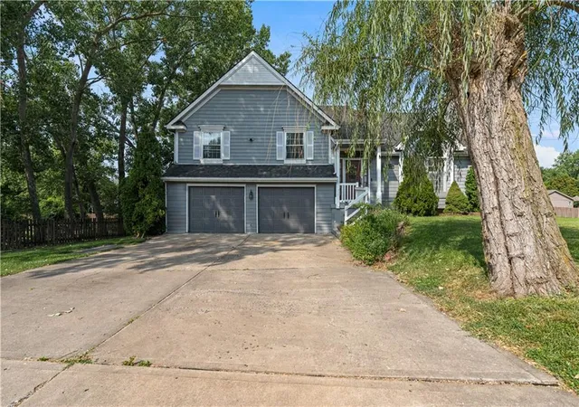 Photo 1 of Sale Pending at 10126 N Highland Ter, Kansas City, MO 64155 | MLS# 2632537 | Listing updated on 2026-08-30
