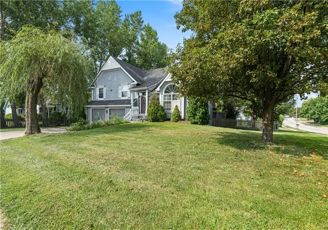 Photo 3 of Sale Pending at 10126 N Highland Ter, Kansas City, MO 64155 | MLS# 2632537 | Listing updated on 2026-08-30