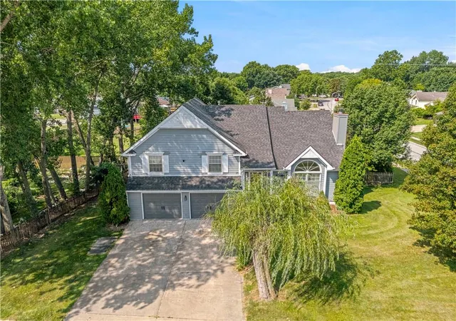 Photo 3 of Sale Pending at 10126 N Highland Ter, Kansas City, MO 64155 | MLS# 2632537 | Listing updated on 2026-08-30