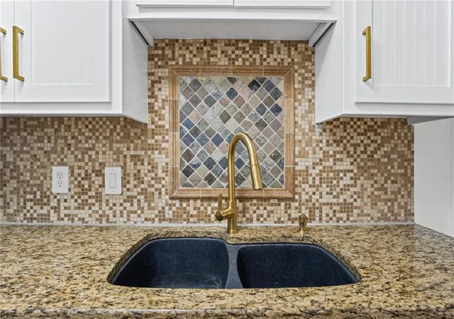 Photo 2 of Condo for sale at 1207 W 45th Street #3E, Kansas City, MO 64111 | MLS# 2632542 | Listing updated on 2026-07-22
