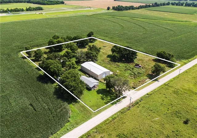 3rd image of 18720 800 Rd, Altoona, KS 66710 | MLS# 2632548
