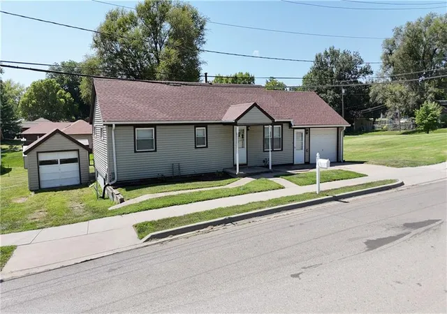 Photo 1 of Single family home for sale at 404 6th Street S, Savannah, MO 64485 | MLS# 2632551 | Listing updated on 2026-09-01