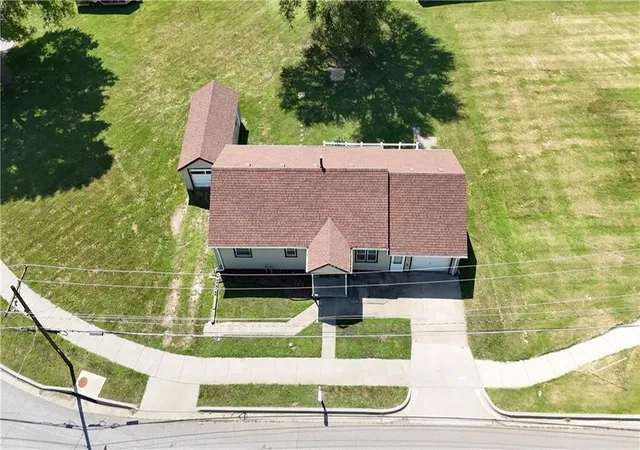 Photo 3 of Single family home for sale at 404 6th Street S, Savannah, MO 64485 | MLS# 2632551 | Listing updated on 2026-09-01