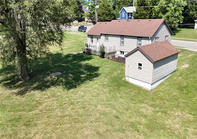 Photo 5 of Single family home for sale at 404 6th Street S, Savannah, MO 64485 | MLS# 2632551 | Listing updated on 2026-09-01