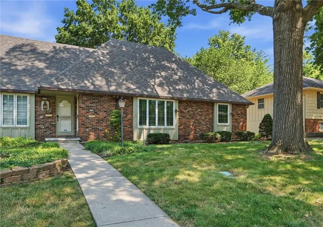 Photo 2 of Sale Pending at 1308 Nw 6th Street, Blue Springs, MO 64014 | MLS# 2632554 | Listing updated on 2026-09-29