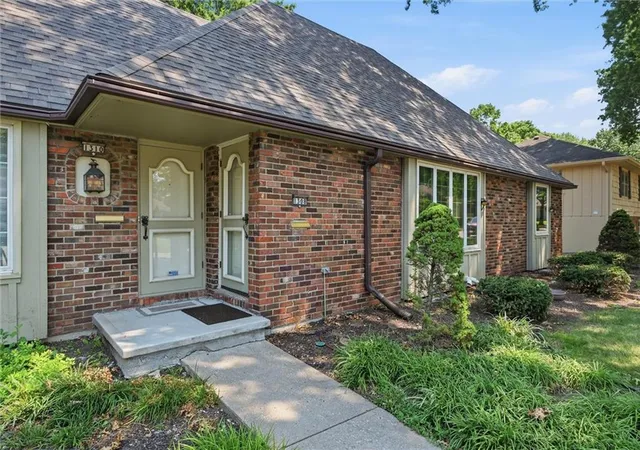 Listing Photo 5 - Condo for sale in building located at 1308 NW 6th St, Blue Springs, MO 64014
