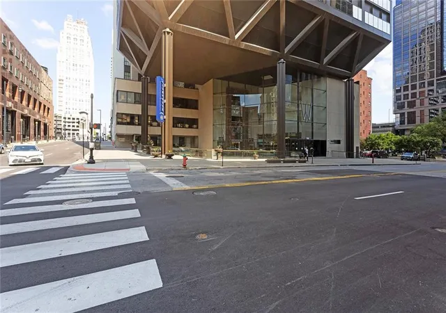 2nd image of 1101 Walnut St #1005, Kansas City, MO 64106 | MLS# 2632565
