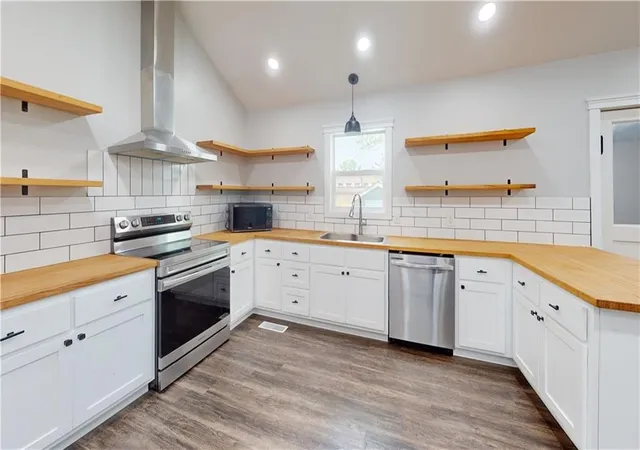 Photo 2 of Sale Pending at 104 E 2nd Street, Lamar, MO 64759 | MLS# 2632570 | Listing updated on 2026-08-27