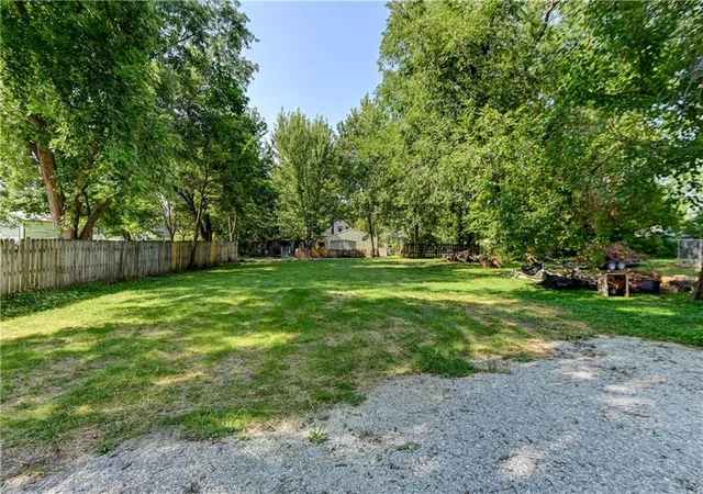 3rd image of 511 E Green St, Clinton, MO 64795 | MLS# 2632572