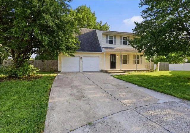 Photo 2 of Single family home for sale at 201 N Poplar Dr, Gardner, KS 66030 | MLS# 2632579 | Listing updated on 2026-08-28