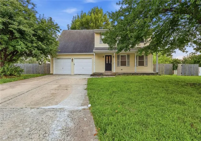 Photo 3 of Single family home for sale at 201 N Poplar Dr, Gardner, KS 66030 | MLS# 2632579 | Listing updated on 2026-08-28