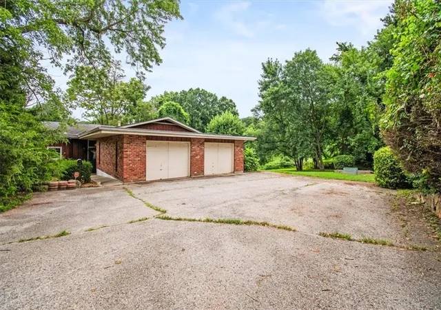 Photo 3 of Sale Pending at 11806 E 39th Street S, Independence, MO 64052 | MLS# 2632585 | Listing updated on 2026-08-04