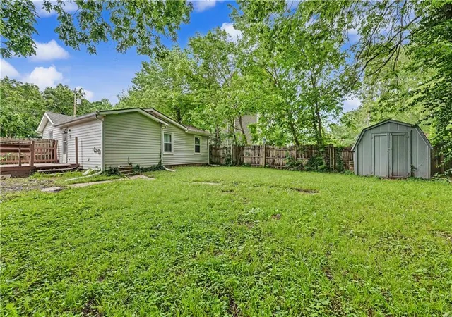 19th image of 1418 Maple Ln, Lawrence, KS 66044 | MLS# 2632595