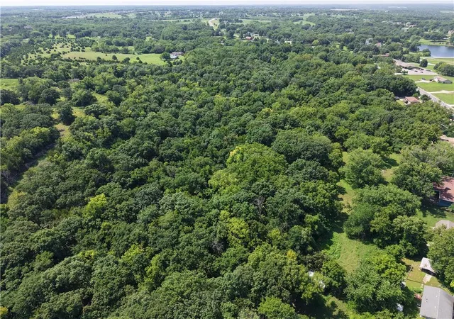 4th image of 8535 Kill Crk Rd, De Soto, KS 66018 | MLS# 2632603