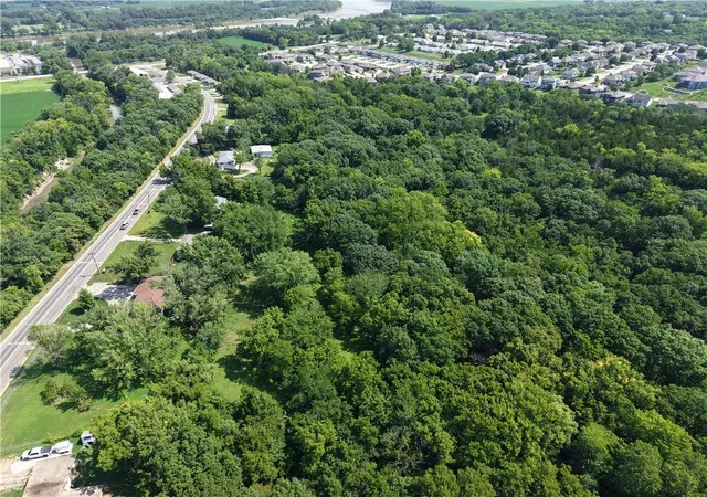 5th image of 8535 Kill Crk Rd, De Soto, KS 66018 | MLS# 2632603