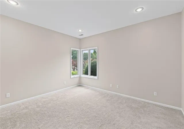 4th image of 1405 Kensington Ct, Warrensburg, MO 64093 | MLS# 2632608