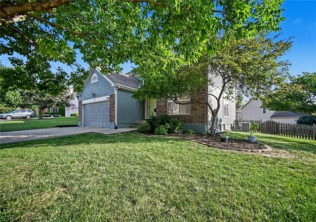 1st image of 1058 Maple Woods Ter, Liberty, MO 64068 | MLS# 2632609