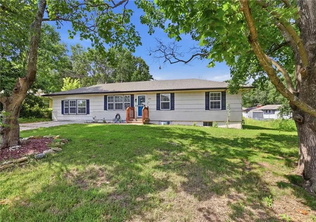 1st image of 304 E South St, Harrisonville, MO 64701 | MLS# 2632610