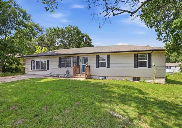 2nd image of 304 E South St, Harrisonville, MO 64701 | MLS# 2632610