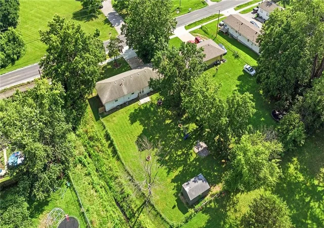 36th image of 304 E South St, Harrisonville, MO 64701 | MLS# 2632610