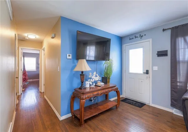 4th image of 304 E South St, Harrisonville, MO 64701 | MLS# 2632610