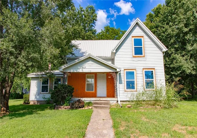 1st image of 210 N Main St, Centerview, MO 64019 | MLS# 2632611